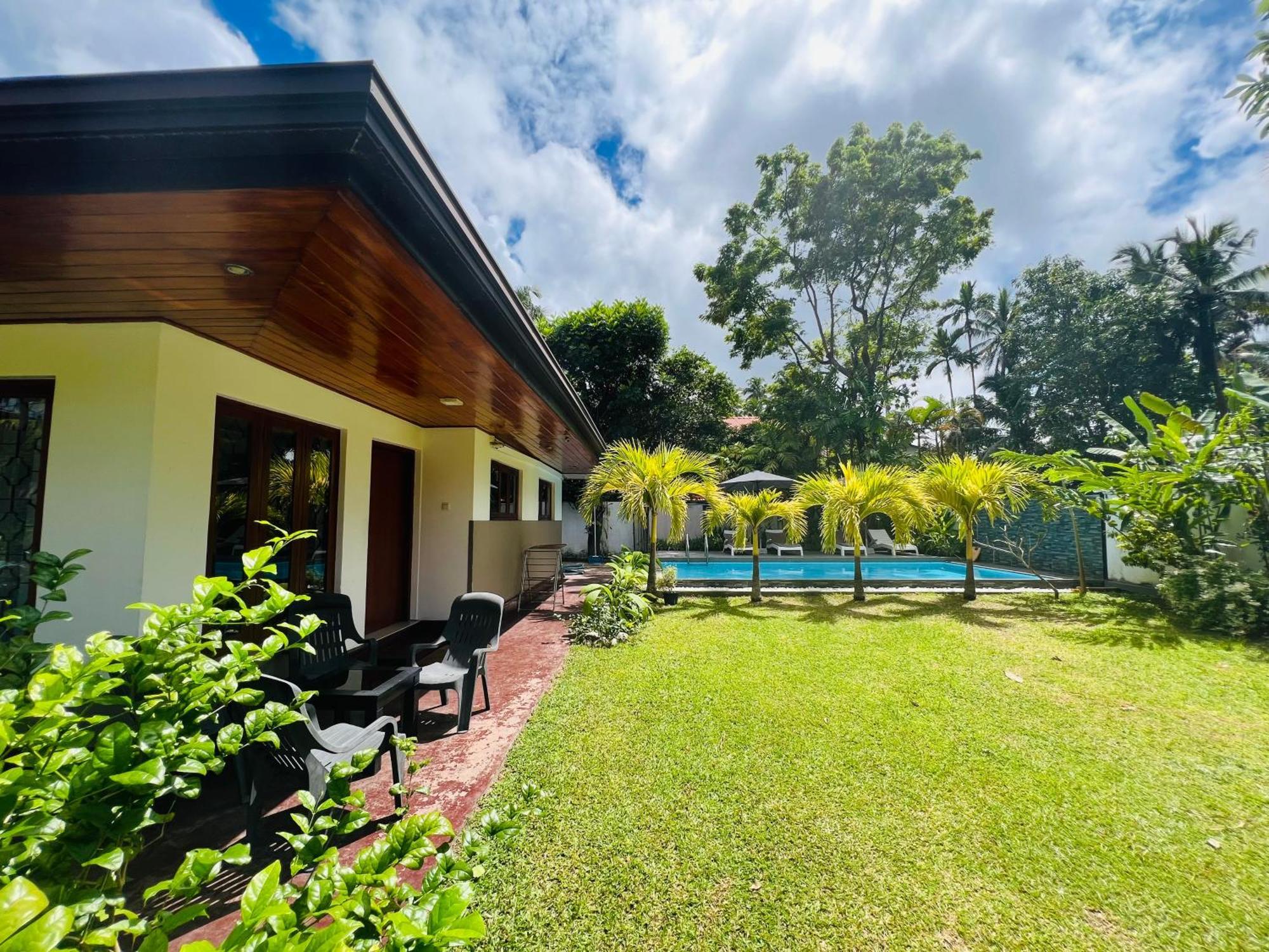 Jaya Villa Хіккадува Екстер'єр фото