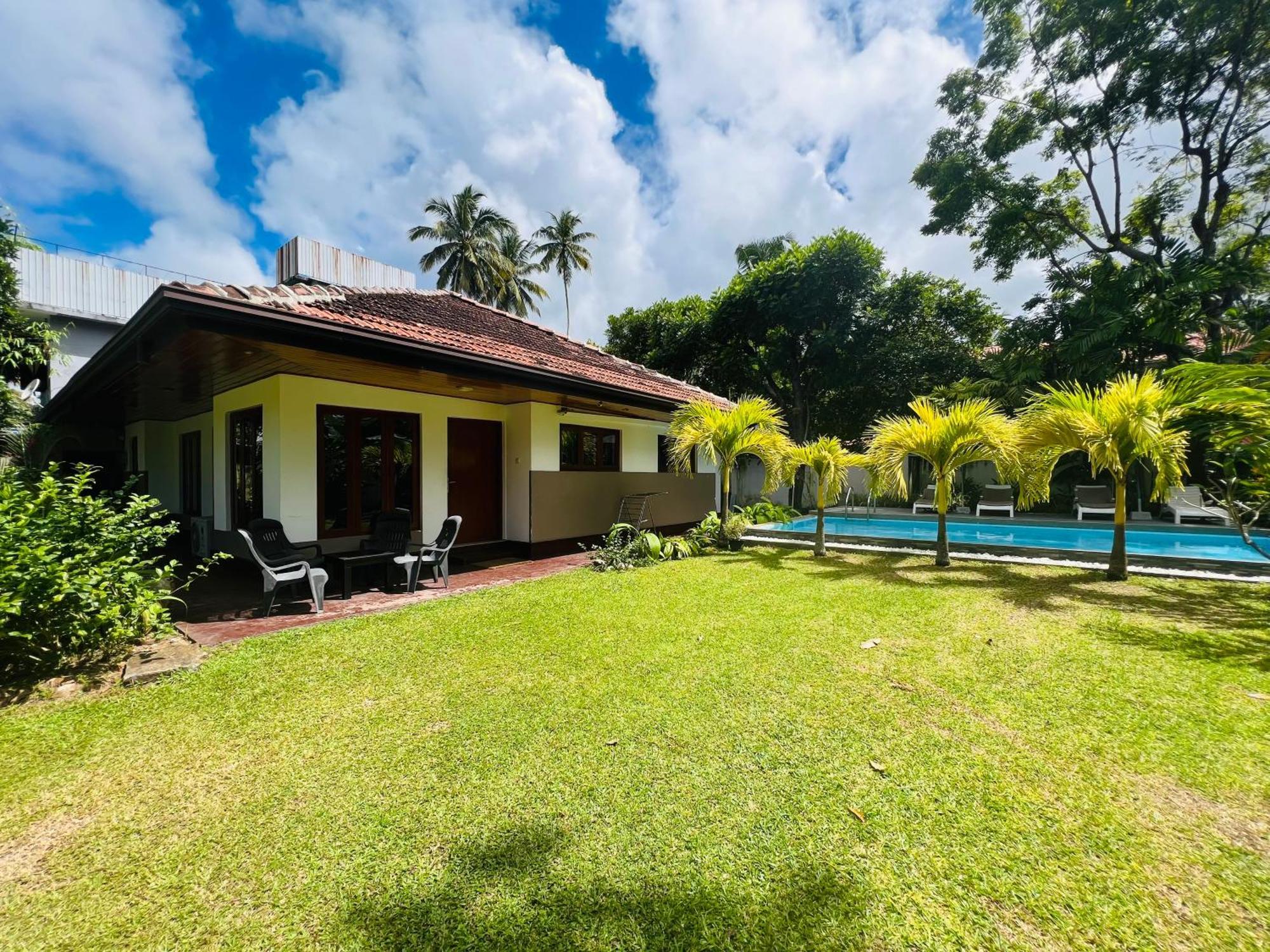Jaya Villa Хіккадува Екстер'єр фото