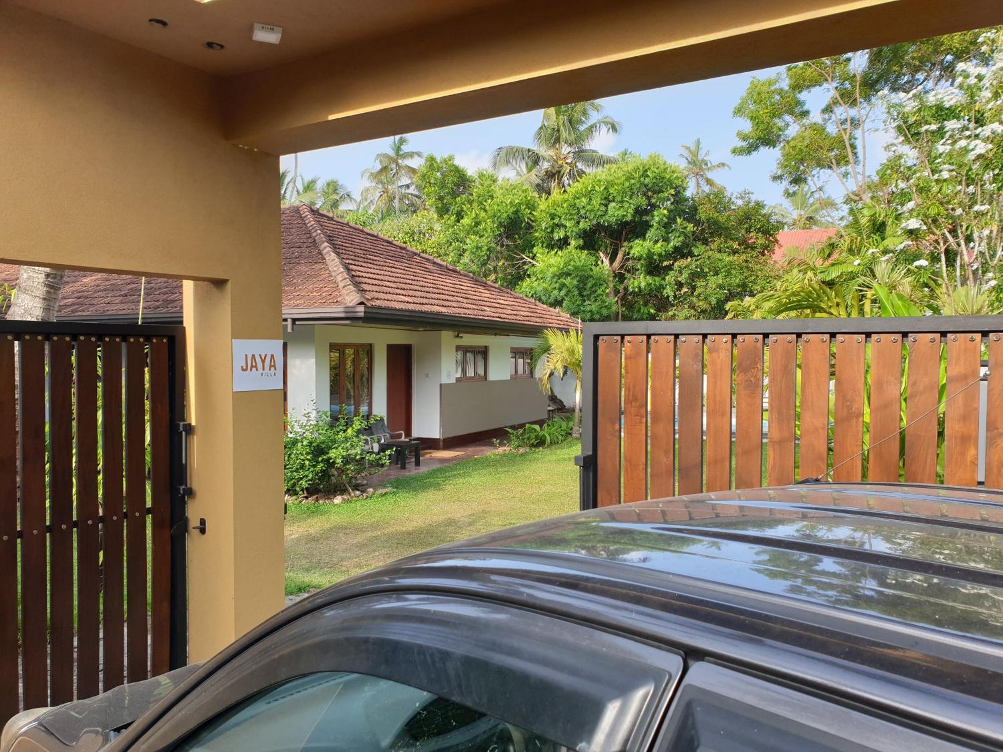 Jaya Villa Хіккадува Екстер'єр фото
